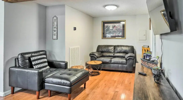 Pigeon Forge Cabin w/ Private Hot Tub & Gas Grill