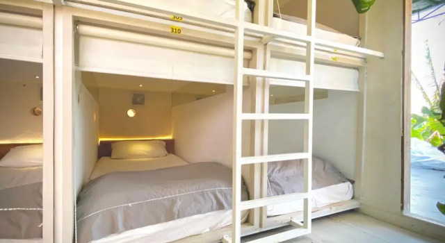 Кровать в общем номере The Hide Hostel Canggu