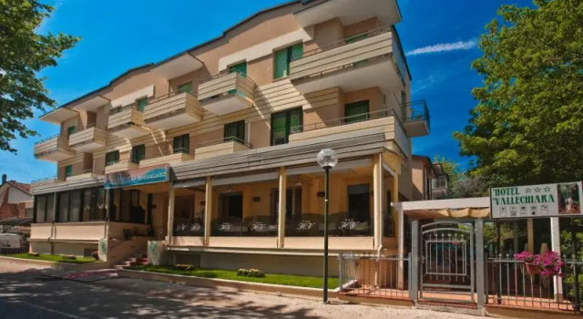 Hotel Vallechiara, Забронировать Отель Отели Чезенатико с парковкой, Парковка
