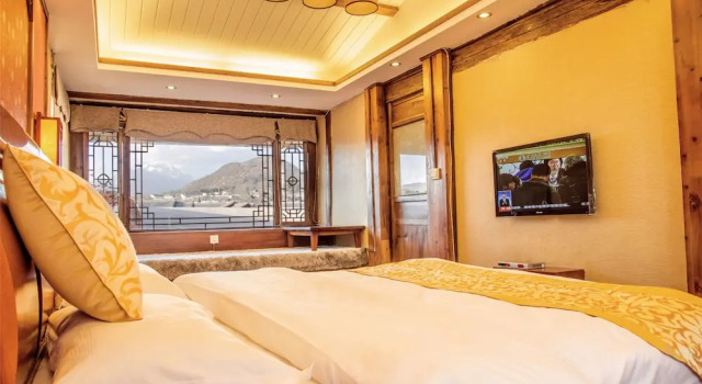 Семейный люкс с видом на горы Lijiang Xueshanyu Inn
