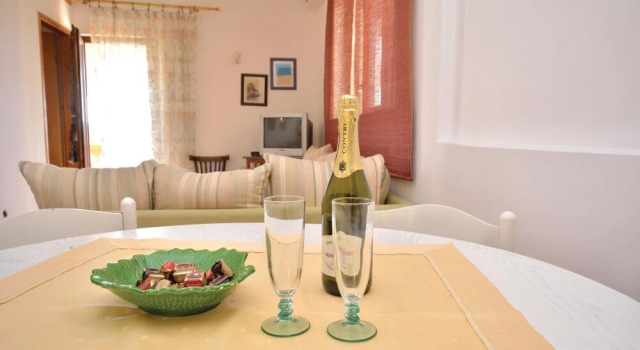 Nice Home in Ljubac with WiFi, 6 Bedrooms & Hot Tub