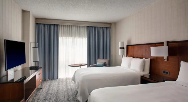 Четырёхместный номер Standard Houston Airport Marriott at George Bush Intercontinental