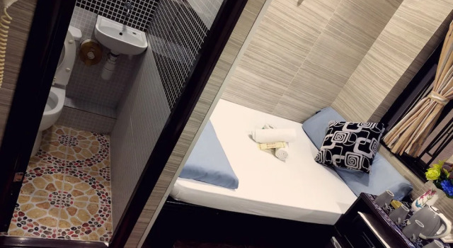 Двухместный номер Deluxe Hostel 16 RECEPTION 24 HOUR Block E 10th floor CHUNG KING MANSION TSIM SHA TSUI KOWLOON