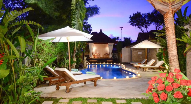 Вилла с видом на бассейн Tirta Ayu Hotel and Restaurant