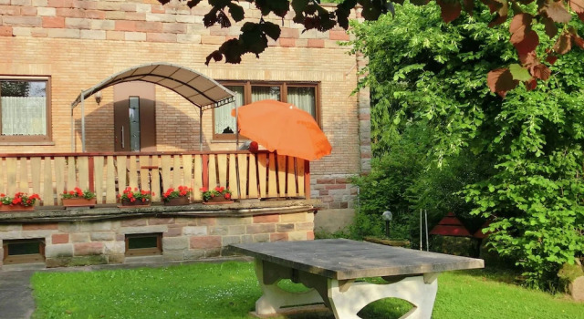 Attractive Holiday Home in Rotenburg With Garden, Забронировать Отель Ротенбург-на-Фульде земля Гессен