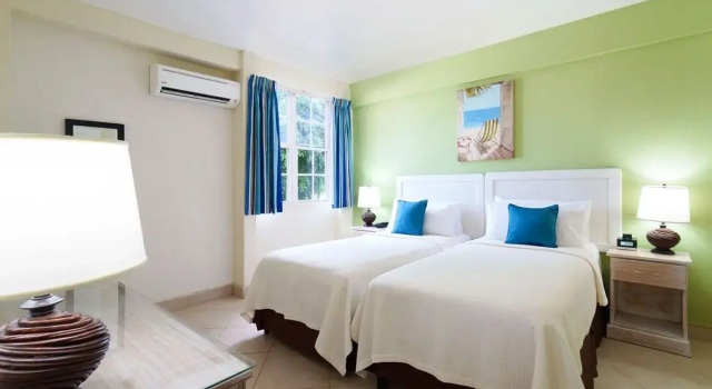 Номер Standard с красивым видом из окна Southern Palms Beach Club