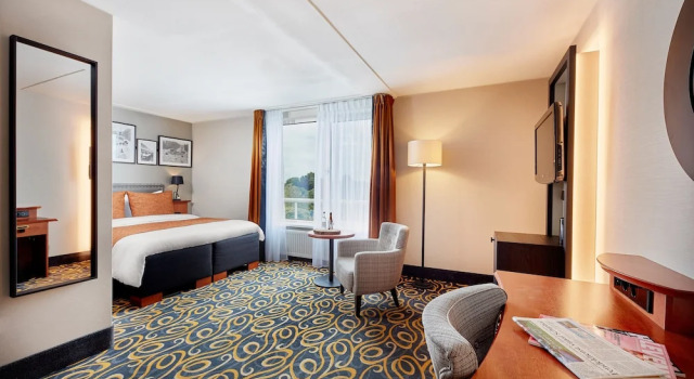 Номер Deluxe с красивым видом из окна Carlton Square Hotel