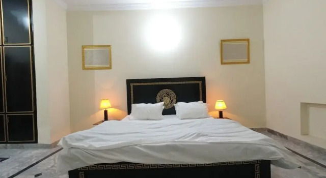 Room-cozy Guest Room in Rawalpindi - Sha, Book Guesthouse Hotels in Islamabad with Parking, Parking
