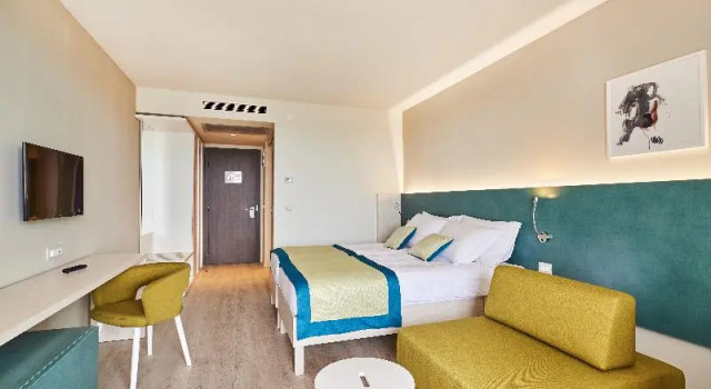 Семейный номер Standard с балконом и с частичным видом на море Hotel Sipar Plava Laguna