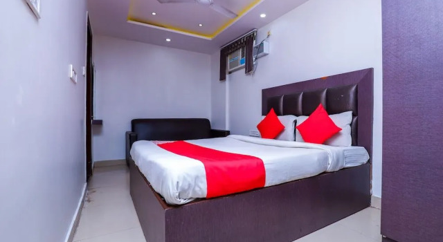 OYO 37667 Hotel Aashiana