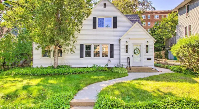 Коттедж Elegant Home w/ Deck, 5 Blocks to Mayo Clinic
