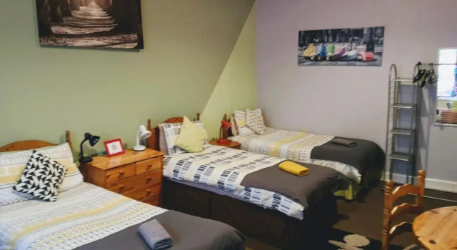 Кровать в общем номере aabAlree Guest House