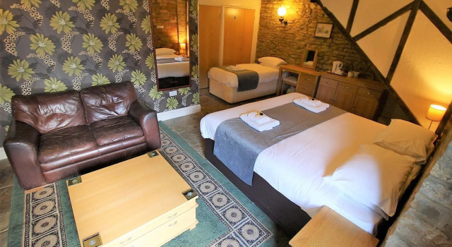 Трёхместный номер Deluxe The Kings Arms Hotel