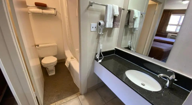 Двухместный номер Standard Dauphin Inn Express