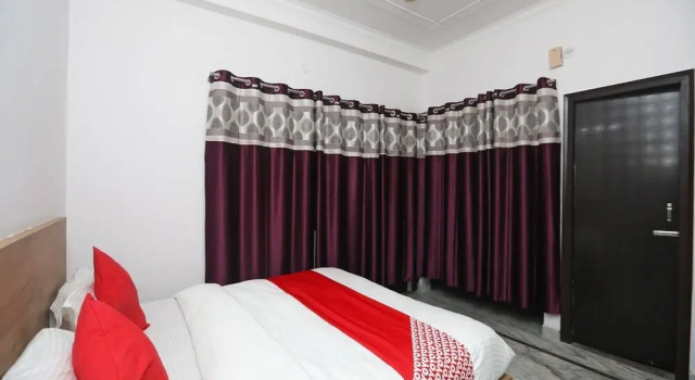 M R Residency by OYO Rooms, Забронировать Отель Отели Нью-Дели 3 звезды, 3*