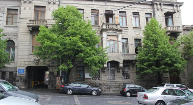 Apartment in Purtseladze Street, Забронировать Апартаменты/квартира Мтацминда Тбилиси, рядом с Тбилисский театр оперы и балета