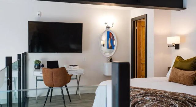 48 King West Boutique Hotel