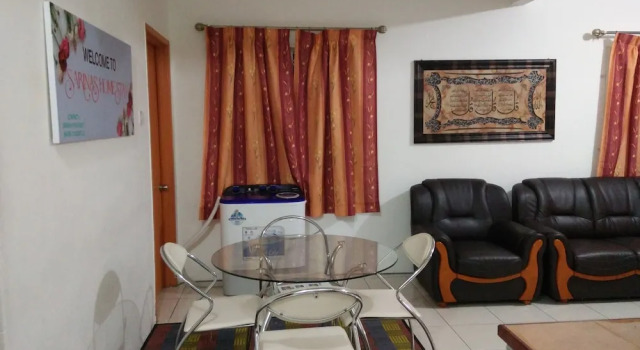 Семейный коттедж с 3 комнатами Sarinas Homestay