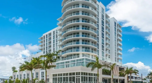 Top Fort Lauderdale Condo 9th Floor - Private and Sanitized, Hotel Amenities, Free Parking for Stays Over 27 Days, 400 ft From the Beach. Hosted by Super Host!, Забронировать Отель Форт-Лодердейл Broward County, рядом с Пляж Себастьян-стрит