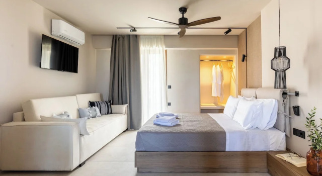 Апартаменты Classic с балконом и с видом на море Niro Beachfront Living
