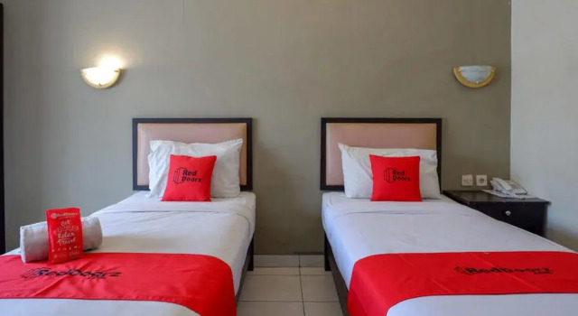 Double suite RedDoorz At Jalan Sriwijaya Semarang