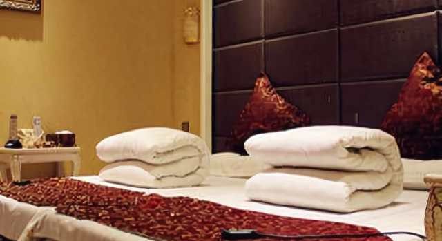 Century Mansion, Book Hotel Hoteller i Lizhou med parkering, Parkering