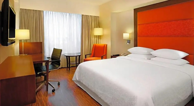Номер Superior Four Points by Sheraton Ahmedabad