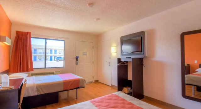 Четырёхместный номер Standard Motel 6 Las Vegas, NV - I-15 Stadium