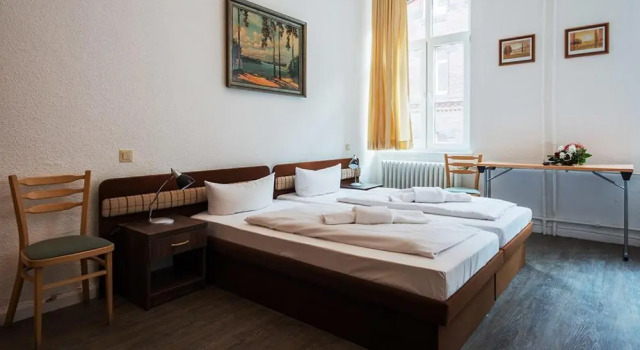 Двухместный номер Standard Queens Park Hotel