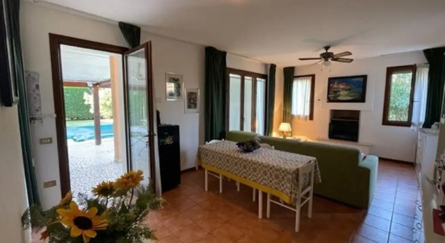 Charming Villa With Pool in Albarella