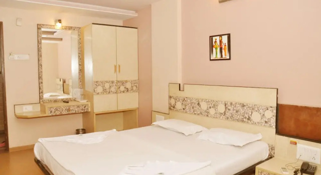 Двухместный номер Deluxe Hotel Sai Suraj Palace