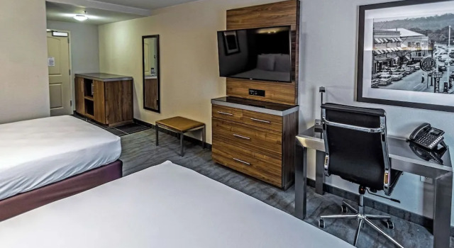 Четырёхместный номер Standard с видом на город The Penn Stroud, Stroudsburg - Poconos, an Ascend Collection Hotel