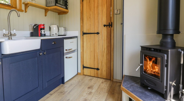 Llethr - Shepherds Hut, Book Hotel Llanbedr Snowdonia