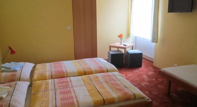 Penzion Kamejk, Rezerwuj Hotel Hotele w Central Bohemia z parkingiem, Parking