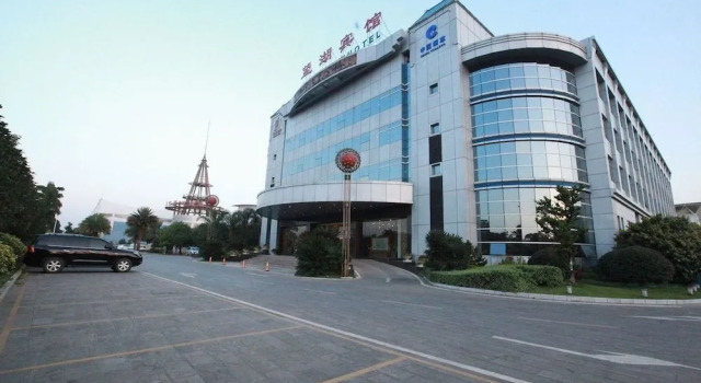 Kunming Lake View Hotel, Rezerwuj Hotel Hotele w Kunming z parkingiem, Parking