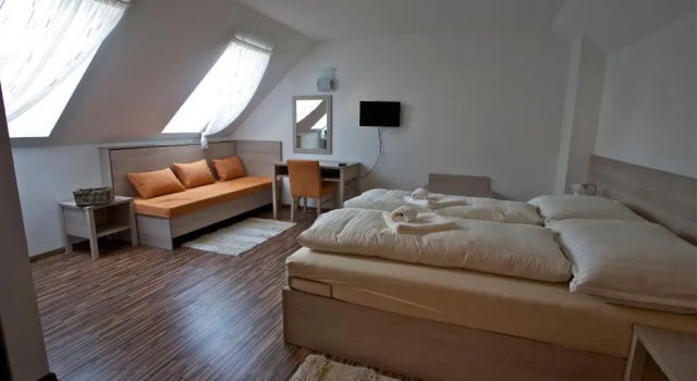 Pútnický mlyn, Varaa Hotelli Marianka Bratislava