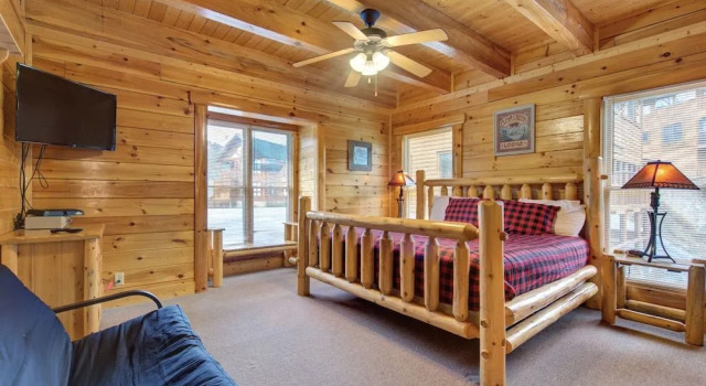 Moonlight Lodge, Забронировать Дом для отпуска Отели Пиджен-Фордж с парковкой, рядом с Семейный парк Goats on the Roof, Парковка