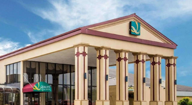 Quality Inn & Suites, Varaa Hotelli Hotellit New York State uima-altaalla, Uima-allas