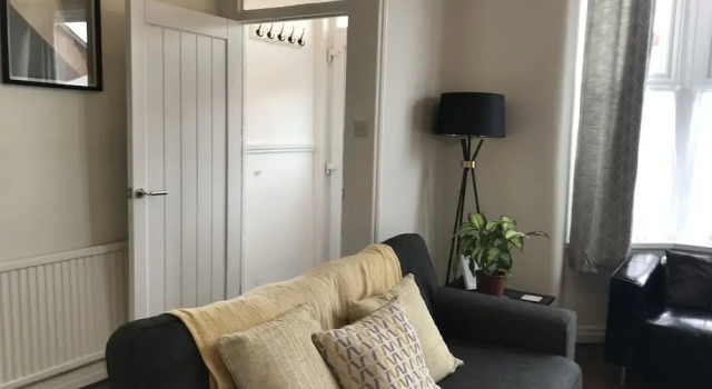 Коттедж Comfort 3 Bedroom House Close to M6 & M55