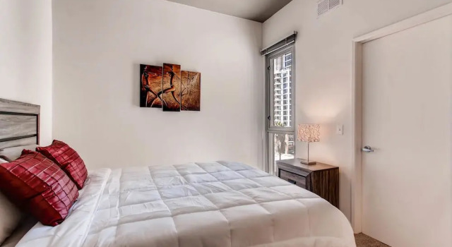 Gorgeous 2 Bedroom in the Heart of DT, Забронировать Отель Бизнес-отели Сан-Диего, рядом с Вестфилд Хортон Плаза, 4* 5*