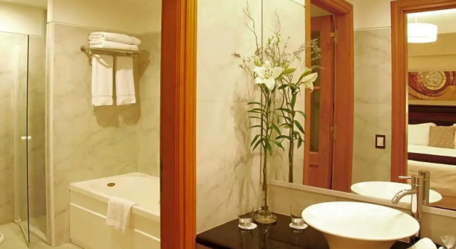 Номер Classic с видом на озеро Alma Del Lago Suites & Spa