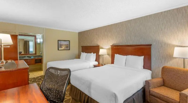 Четырёхместный номер Standard с балконом Best Western Plus Burley Inn & Convention Center