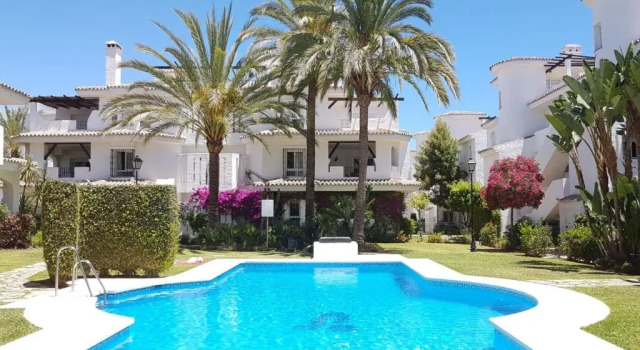 Апартаменты с видом на бассейн Los Naranjos close to Puerto Banus