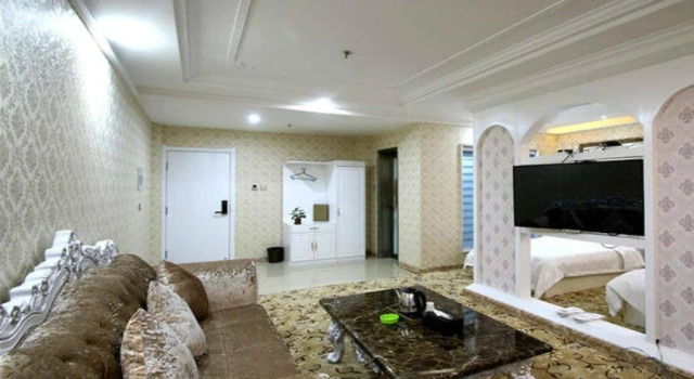 Zhang Ye Long Sheng Holiday Hotel, Varaa Hotelli Zhangye Gansu