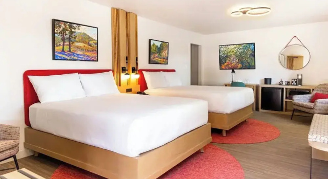 Четырёхместный номер Classic с видом на бассейн El Bonita Motel