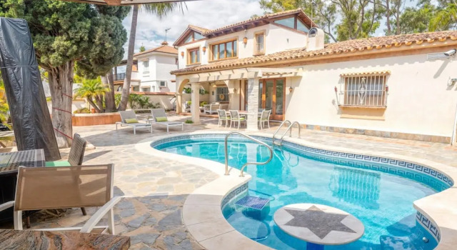 Вилла Villa Luna in Estepona