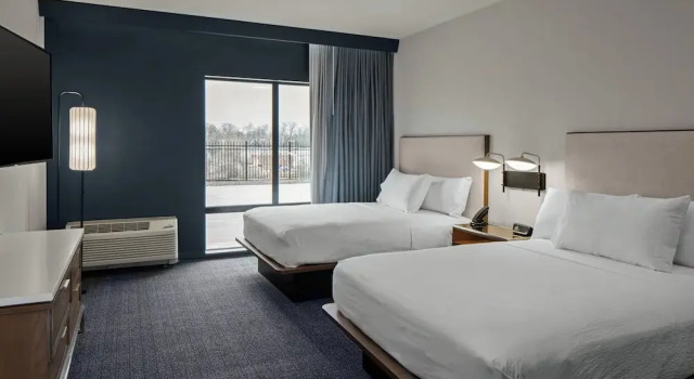 Четырёхместный номер Standard Courtyard by Marriott Jefferson City