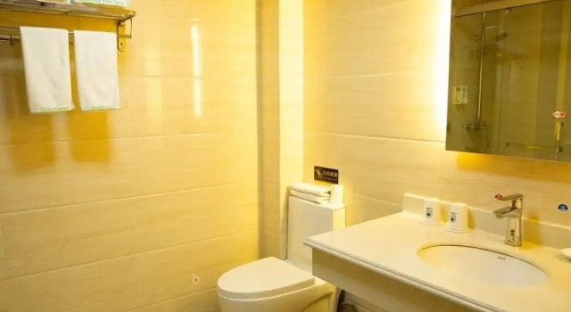 Семейный номер Standard GreenTree Inn Shanghai Pudong Shenmei East Express Hotel