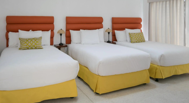 Трёхместный семейный номер Standard In & Out Hotel