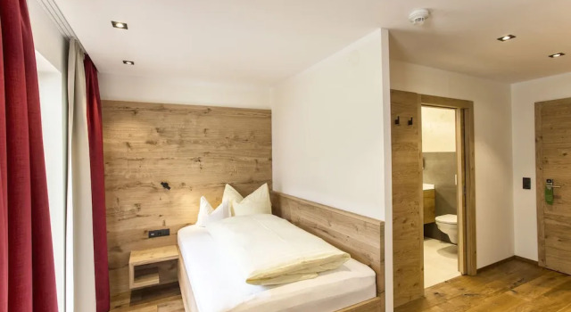Одноместный номер Standard с балконом и с видом на горы Ferienhotel Sonnenhof